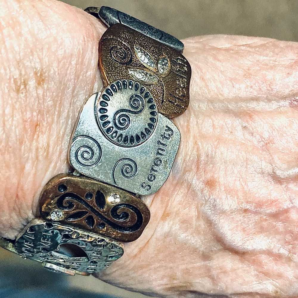 Stretch bracelet with inspirational sayings